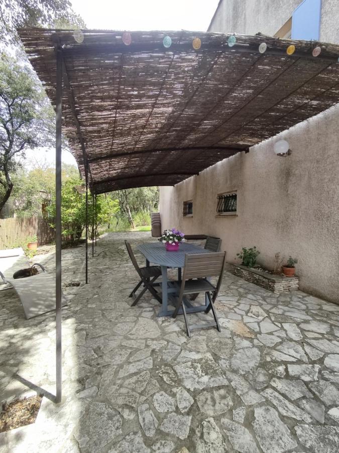 Charmant Studio A Castillon Du Gard, A Deux Pas Du Pont-Du-Gard Exterior photo